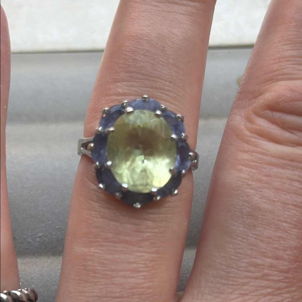 Beautiful large peridot Sterling Silver Gemstone stackable Ring - Picture 3 of 3
